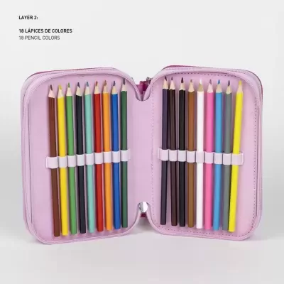 Estojo rosa aberto com 18 lápis de cores dentro