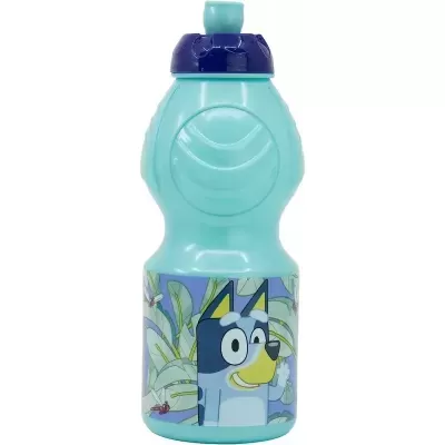 Garrafa de plástico azul com personagem de desenho animado e folhas verdes