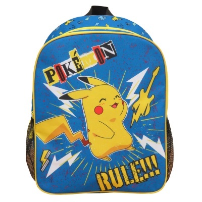 Mochila azul com estampa de Pikachu e texto Pokémon Rule