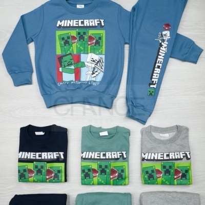 Conjunto infantil azul roupa Minecraft com estampa de personagens e várias cores dobradas ao lado