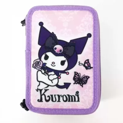 Estojo escolar rosa claro e lilás com personagem Kuromi e borboletas