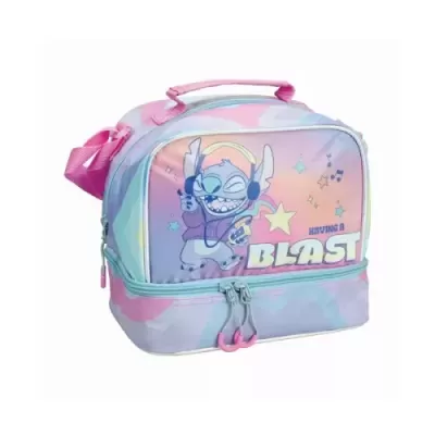 Bolsa térmica infantil colorida com personagem Stitch e texto 'HAVING A BLAST'