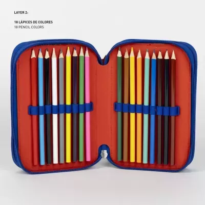 Estojo azul com lápis de cor variados em interior vermelho