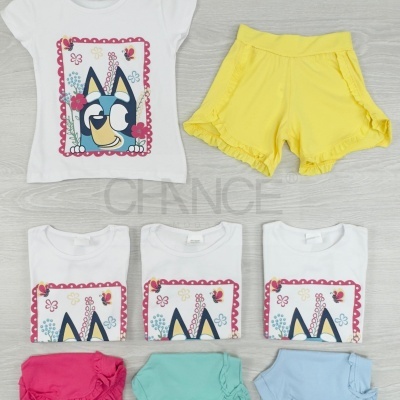 Conjunto infantil t-shirt branca com estampa e calção amarelo com folhos