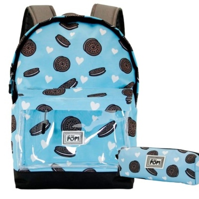Mochila e estojo azul claro com estampa de bolachas e corações, etiqueta POP!