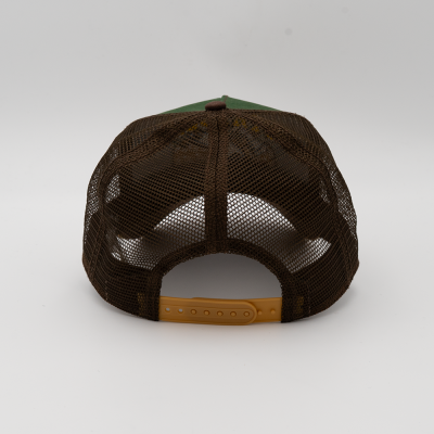 Boné trucker malha castanha pala verde fecho ajustável plástico amarelo