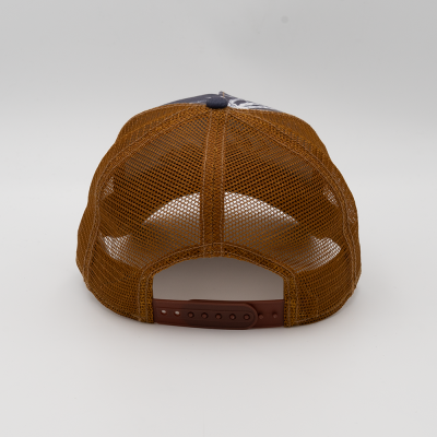 Boné tipo trucker marrom com tela e fecho ajustável castanho