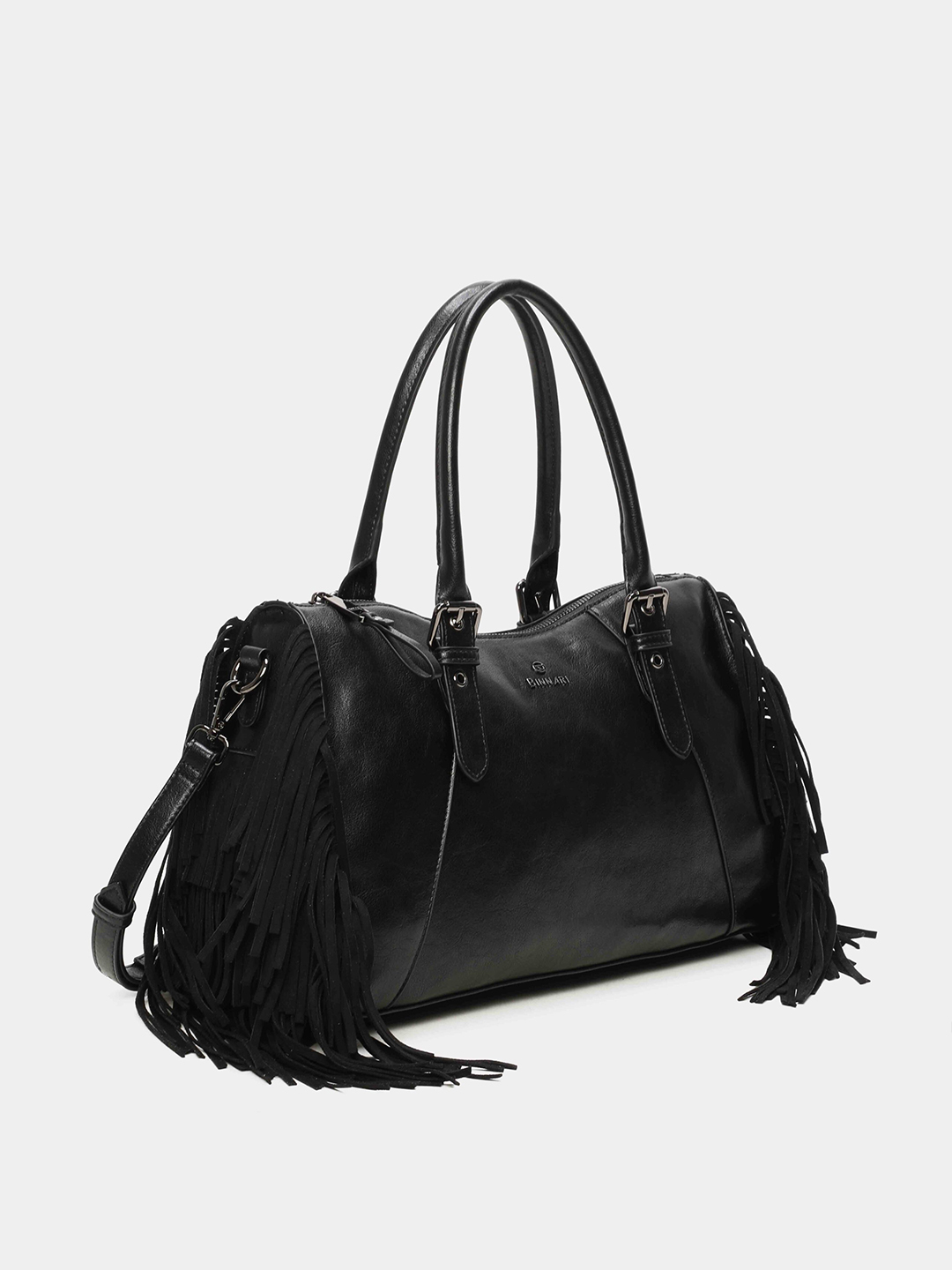 Mala feminina preta em pele com franjas laterais e alças duplas.