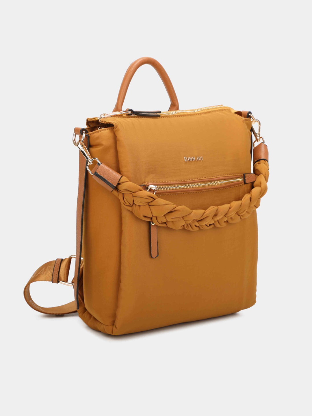 Mochila castanha em tecido com alça trançada e pega em pele