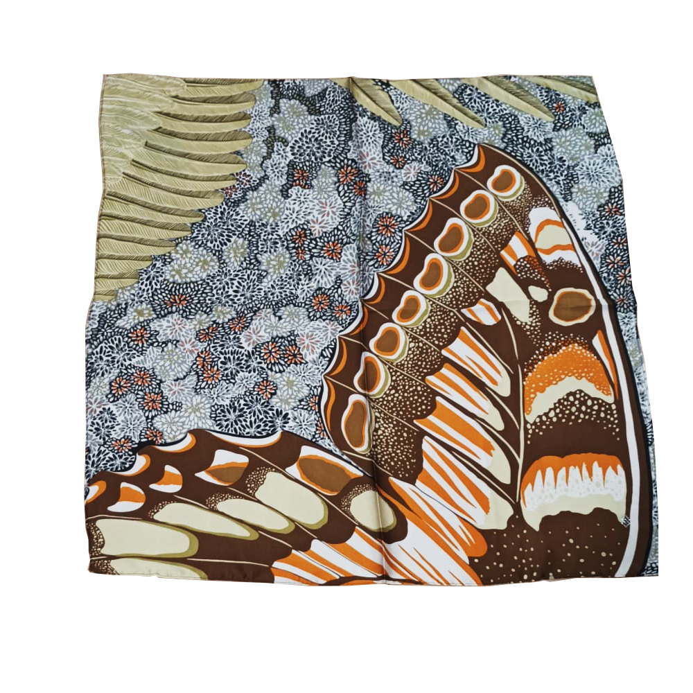 Tecido estampado com padrão de asas de borboleta em várias cores