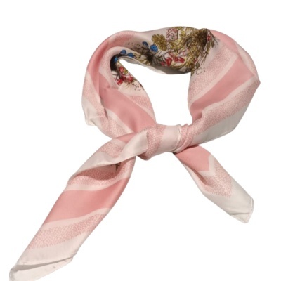 Lenço de seda cor-de-rosa com padrão floral e riscas
