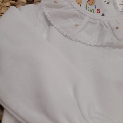 Camisola branca de bebé com gola redonda e bordados dourados