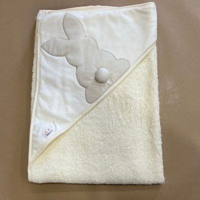 Toalha de banho para bebé creme com capuz branco e padrão de coelho em relevo