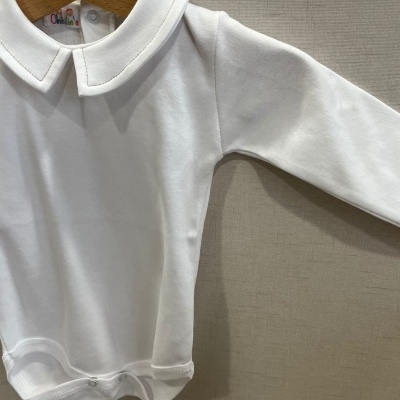 Body branco para bebé com gola dupla e manga comprida