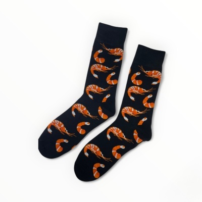meias pretas com padrão de camarões laranja e branco