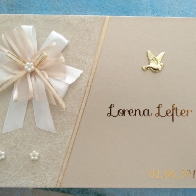 Livro de assinatura bege com laço e pérolas e texto dourado Lorena Lefter 01.06.2019