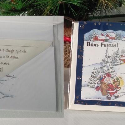 Cartões de Natal com ilustrações e mensagens de Boas Festas em papel e envelopes