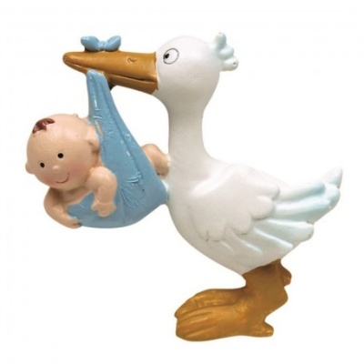 Figura decorativa de cegonha com bebé em pano azul