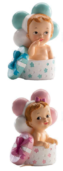 Duas figuras decorativas de bebés com balões e presentes em azul e rosa
