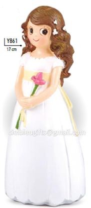 Figura decorativa menina com vestido branco e flor rosa