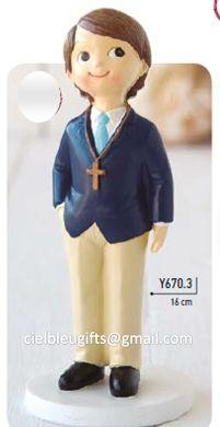 Figura decorativa de comunhão com blazer azul e calças bege