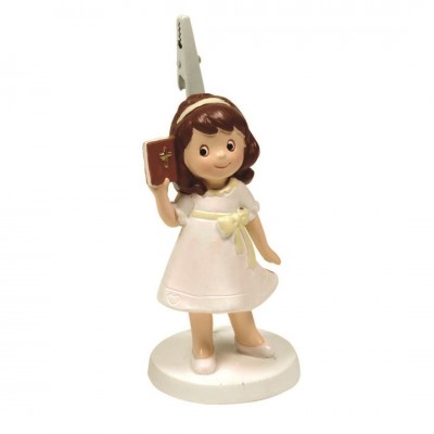 Figura decorativa de menina em vestido branco segurando livro vermelho com crucifixo