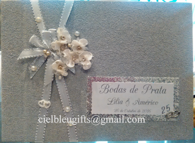 Convite Bodas de Prata com decoração floral e laço