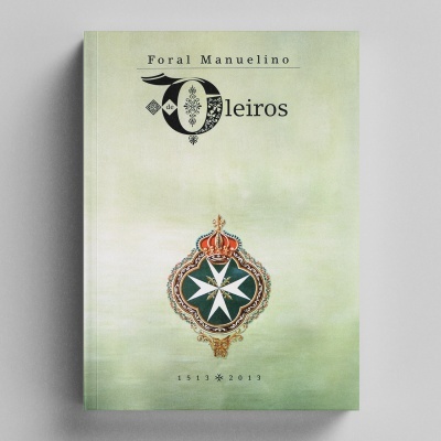 Livro 'Foral Manuelino Oleiros' com capa verde clara e insígnia colorida central