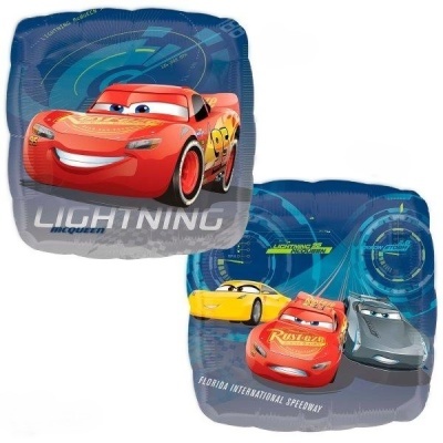 Almofadas quadradas azul com estampas dos carros do filme Cars e textos visíveis.