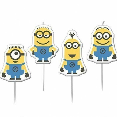 Quatro velas dos Minions com macacão azul e óculos, cada uma com suporte metálico.