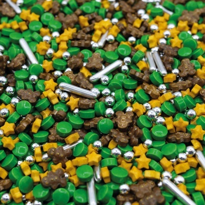 Confeitos de açúcar coloridos em várias formas e cores para decoração de bolos