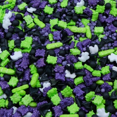 Granulados decorativos coloridos com motivos de Halloween.