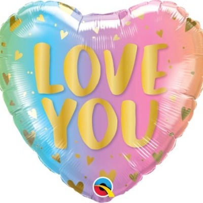 Balão em forma de coração colorido com texto LOVE YOU