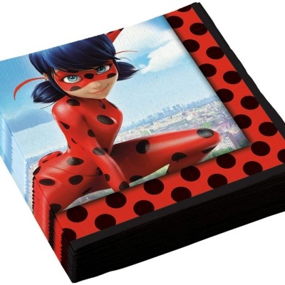 Guardanapos de papel com imagem da personagem Ladybug e padrão de pintas pretas e vermelhas