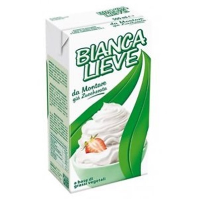 Embalagem branca e verde de creme para montar Bianca Lieve com imagem de chantilly e morango.