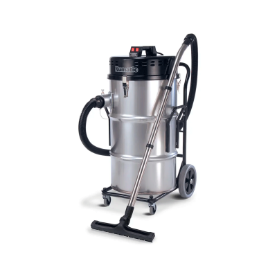 Aspirador industrial prateado com rodas e mangueira preta