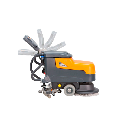Máquina de limpeza industrial cinza e amarelo com escova circular e rodas