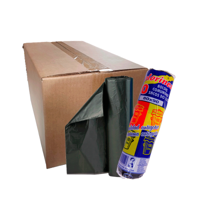 Sacos de lixo pretos da marca Florine ao lado de caixa de papelão