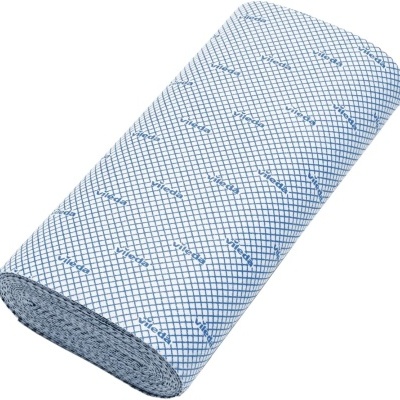 Rolo de pano xadrez azul e branco com texto Vileda.