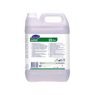 Recipiente plástico translúcido contendo líquido rosa, rotulado com Diversey e Fesur