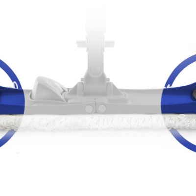 Esfregona com base cinzenta e azul e pano branco com círculos azuis nas extremidades