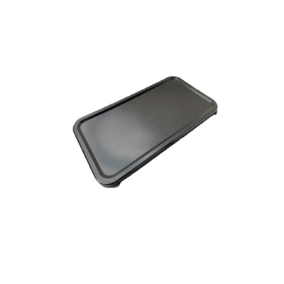 Tampa preta de plástico retangular com acabamento fosco