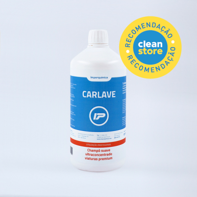 Garrafa branca de champô para viaturas com rótulo azul e selo de recomendação.