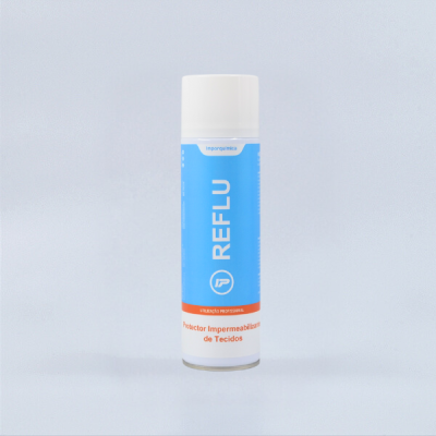 Frasco de spray azul e branco para proteção impermeabilizante de tecidos