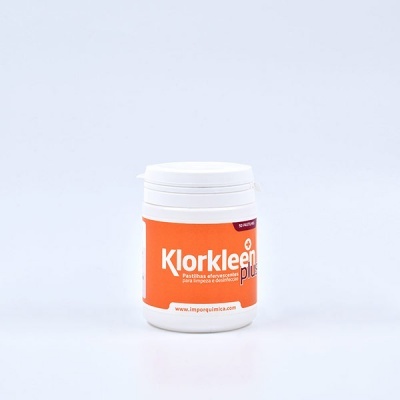 Frasco plástico branco com rótulo laranja Klorkleen plus