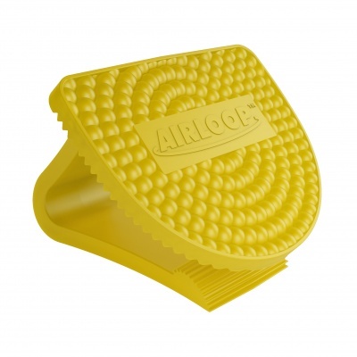 Clip amarelo de plástico com textura em relevo e palavra AIRLOCK