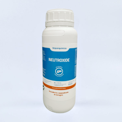 Frasco branco de produto químico Neutroxide com rótulo azul e branco