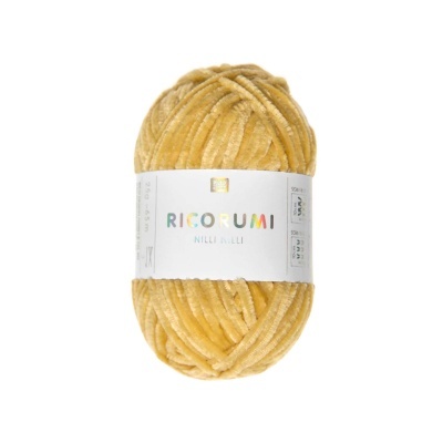 Rococó amarelo com etiqueta branca e texto colorido Ricorumi Nelli Nelli