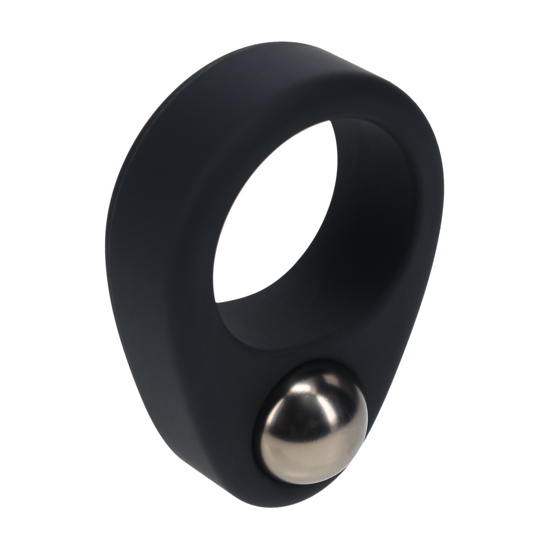 anel preto em silicone com bola metálica prateada