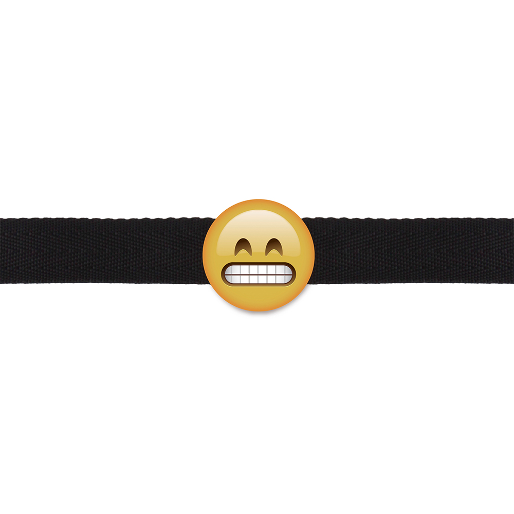 Pulseira preta com pendente emoji amarelo sorridente